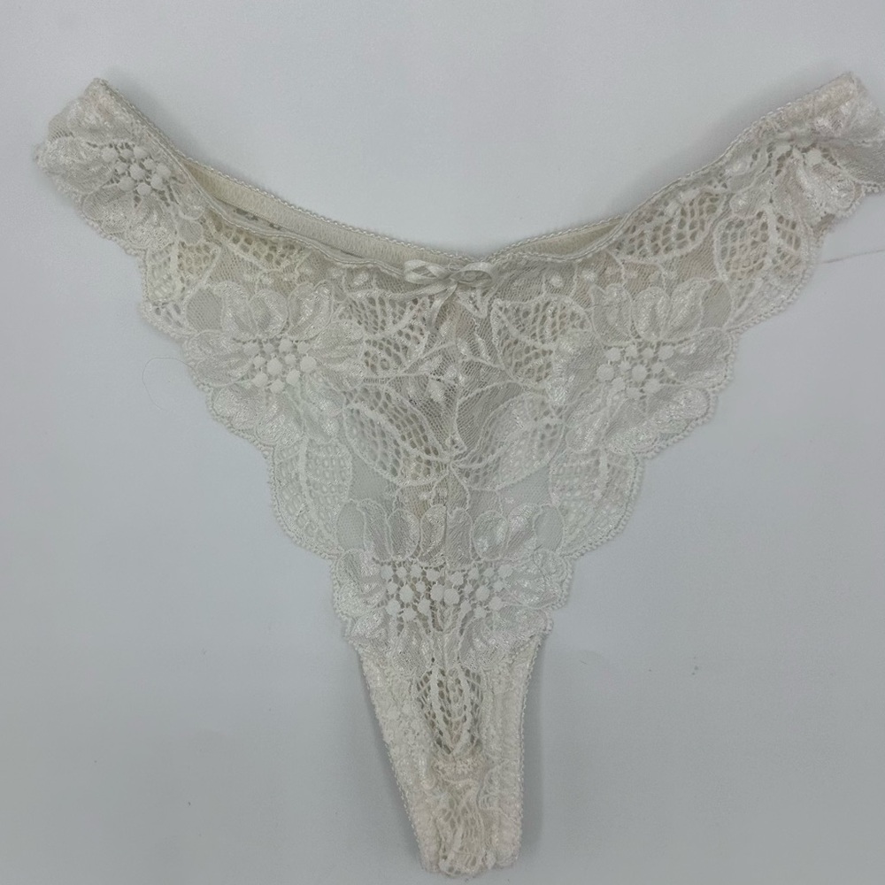 Vintage Y2K White Lace Victoria’s Secret Thong medium